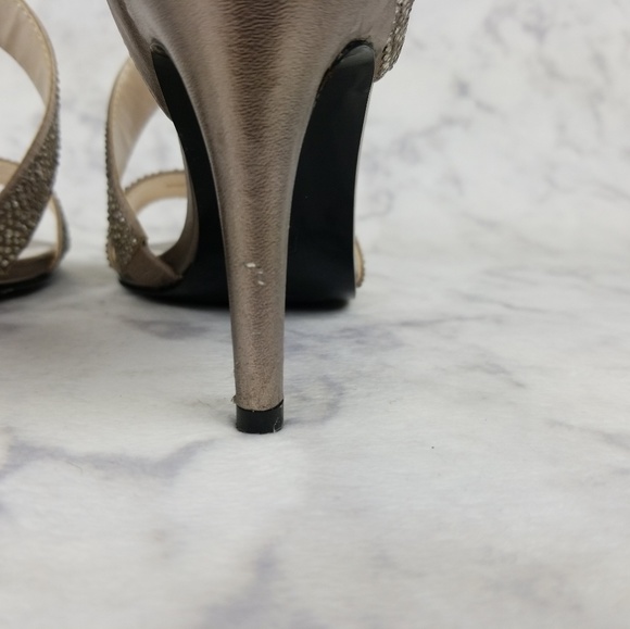 Caparros Silver Open Toe Pumps size 8B 3.5 " heels - Picture 5 of 8